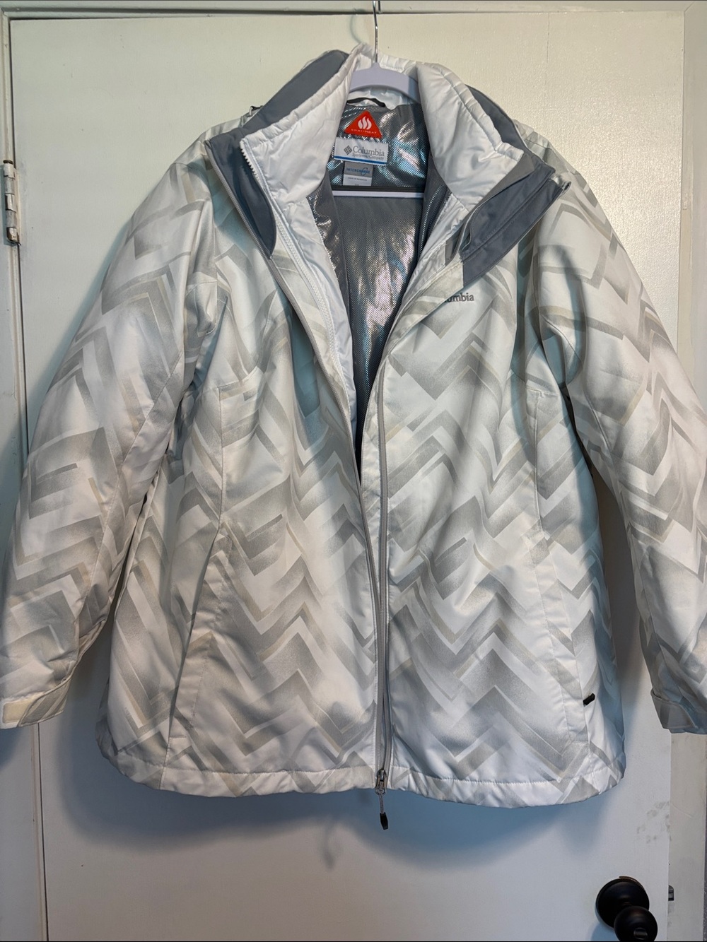Columbia Women's White & Gray Chevron Ski Jacket